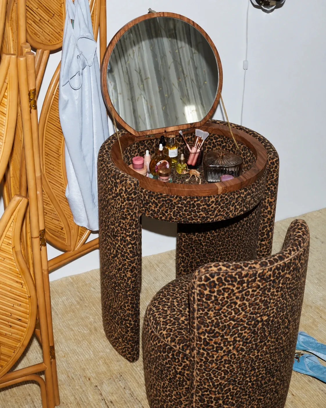 Concept image of The Lune, Leopard in a dressing room