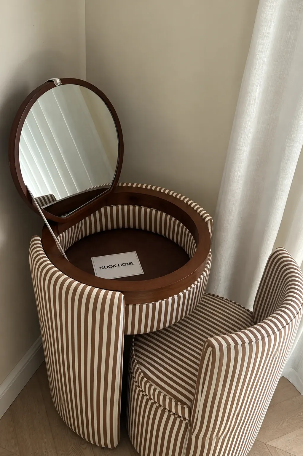 Concept image of The Lune, Cocoa stripe in a quiet corner